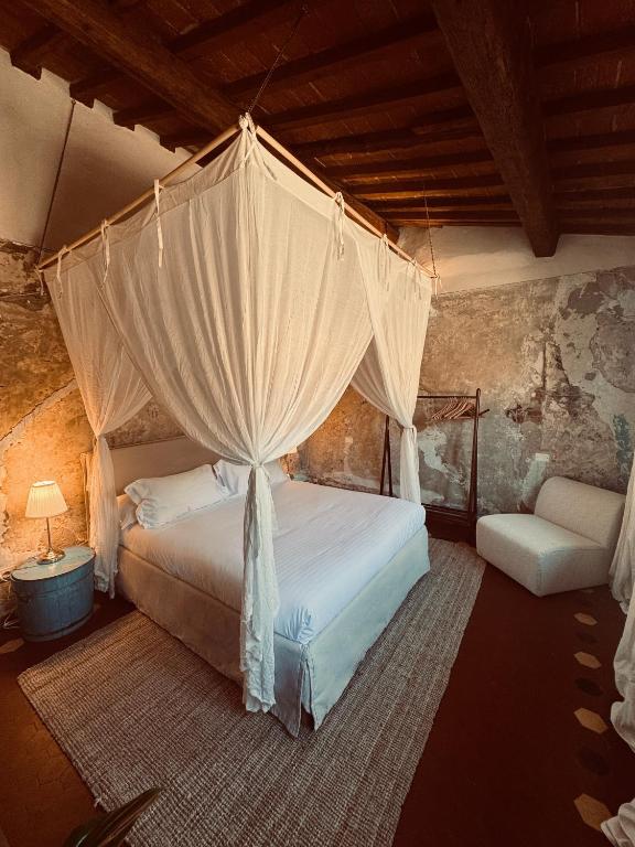 Torre 1100 - Rough Luxe in 12th Century Tower