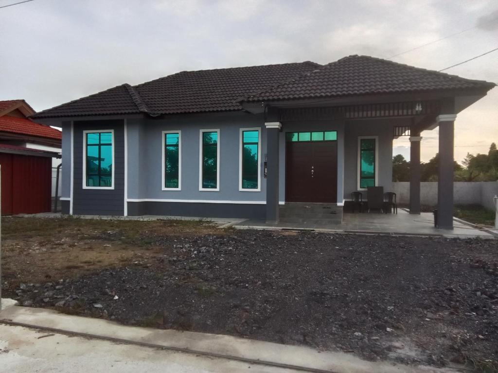 a small house with a lot of windows at Sri Midin Stay in Kuala Terengganu