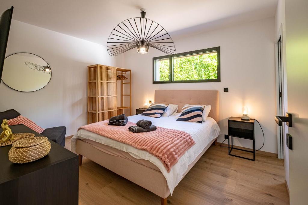 a bedroom with a large bed and a window at Villa Loki - A 700m de la mer ! in Locquirec