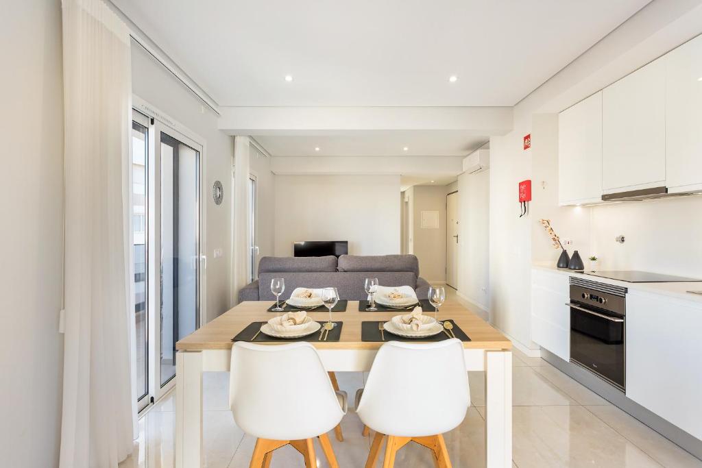 Bright 2BR in Praia da Rocha - 5 minutes to Beach