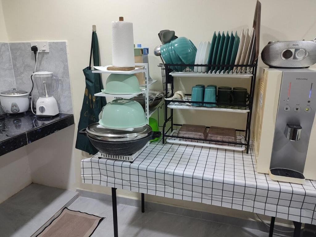 Η κουζίνα ή μικρή κουζίνα στο Home in Puchong Mahligai Achmed Homestay