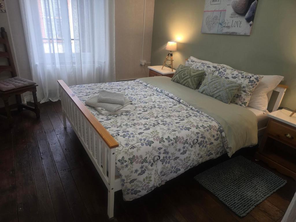 Number 22 - Le Dorat - Apartment 3 with garden & free parking - Appartamento Con 1 Camera Da Letto