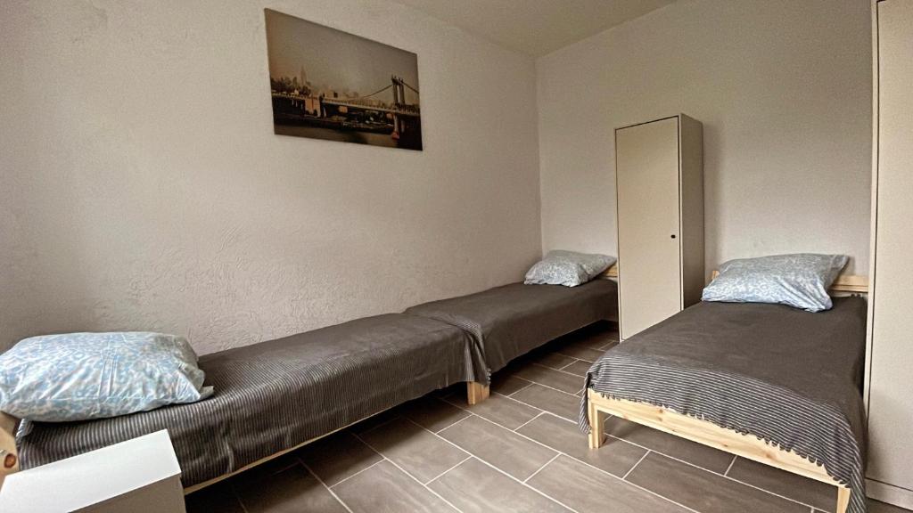 a room with two beds and a mirror on the wall at Appartement Сoppenbrügge in Coppenbrügge