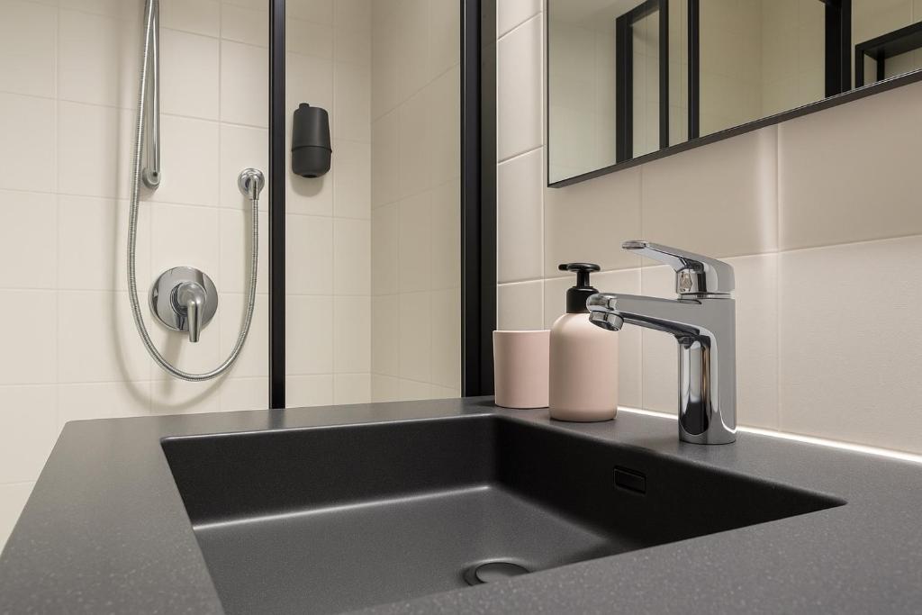 Un baño de Guvi’sHome Bormio