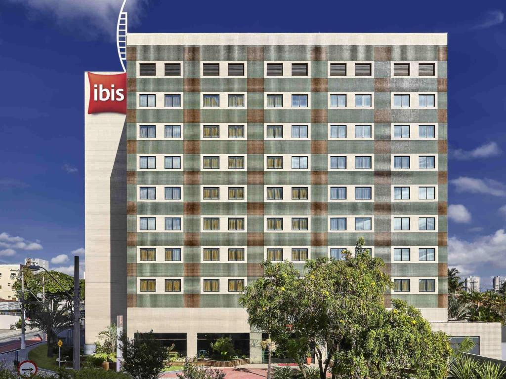 a hotel building with a lot of windows at ibis Taubate in Taubaté