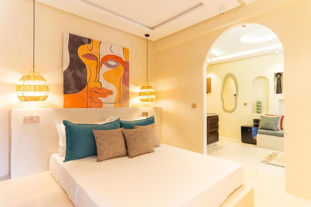 Ένα ή περισσότερα κρεβάτια σε δωμάτιο στο Cosy appartement avec jacuzzi