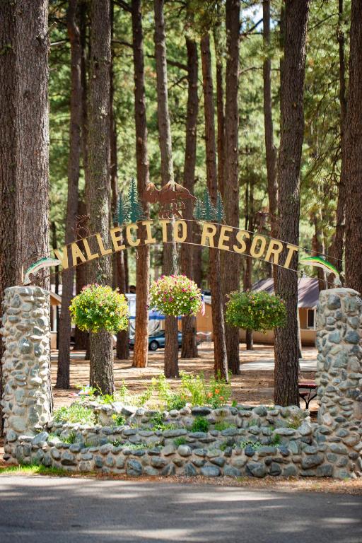 a sign for a wildlife resort in a forest at JW Vallecito in Vallecito