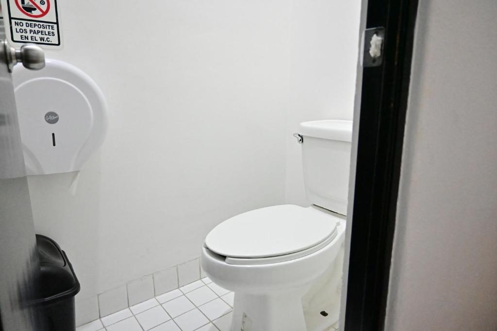 Hostel Mundo Joven Catedral - クイーンルーム 専用バスルーム付