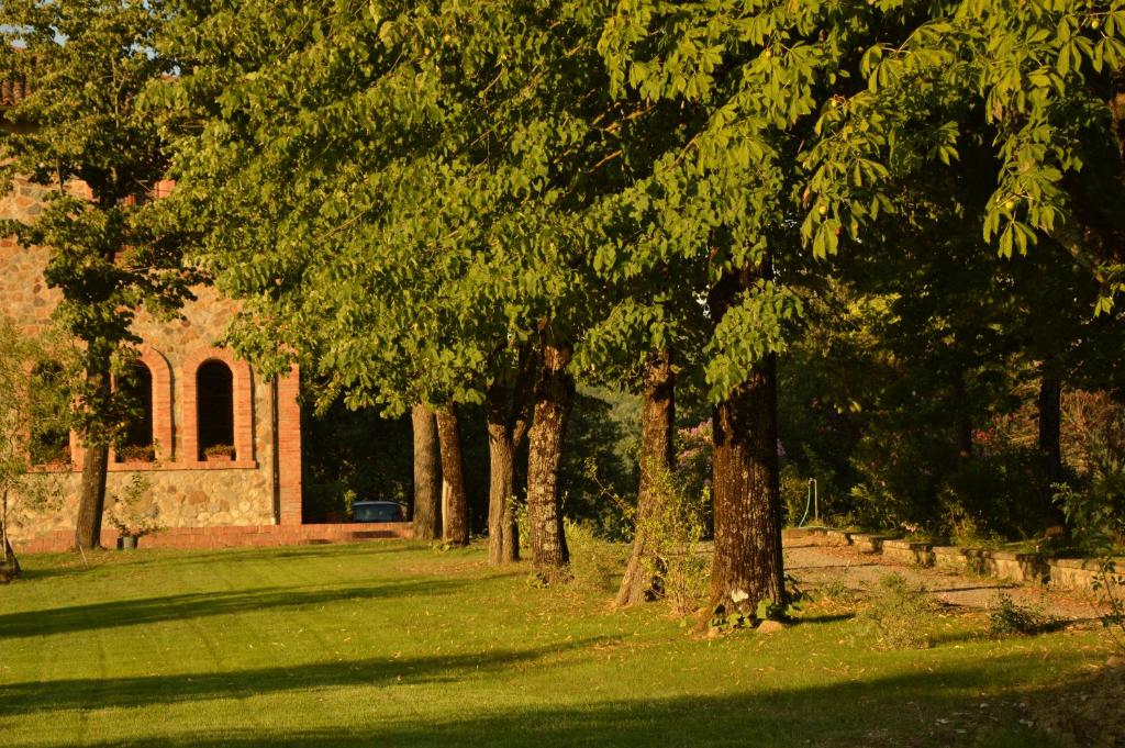 A garden outside Agriturismo Riparossa