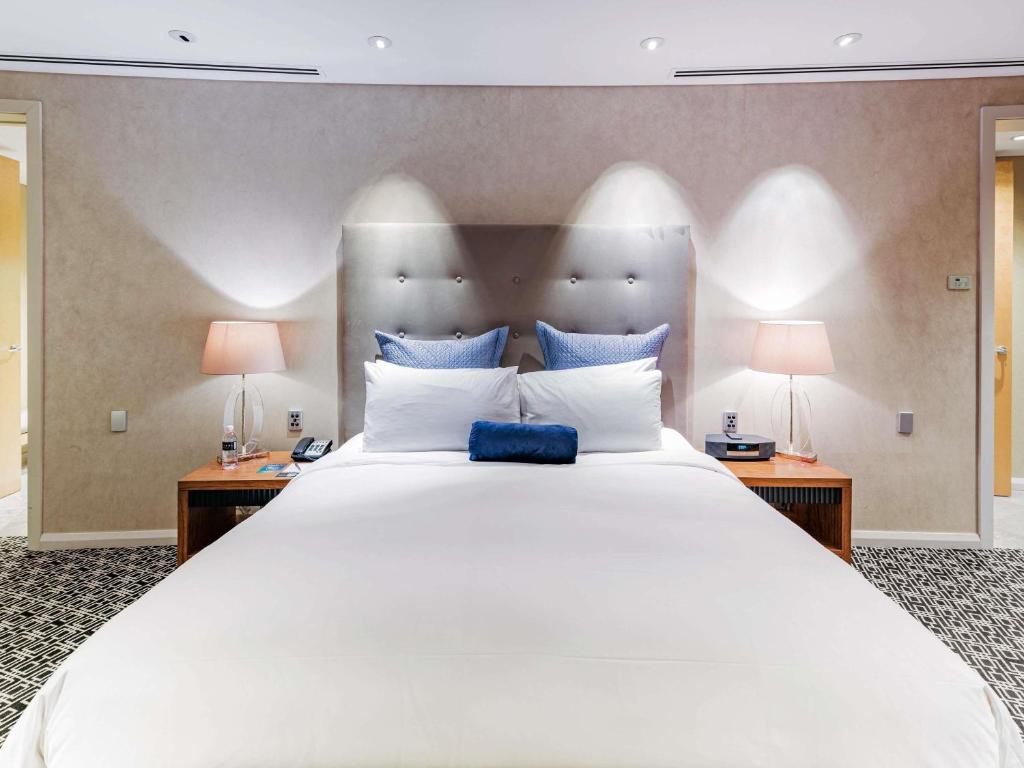 
Wentworth King Suite with Club Sofitel Access
