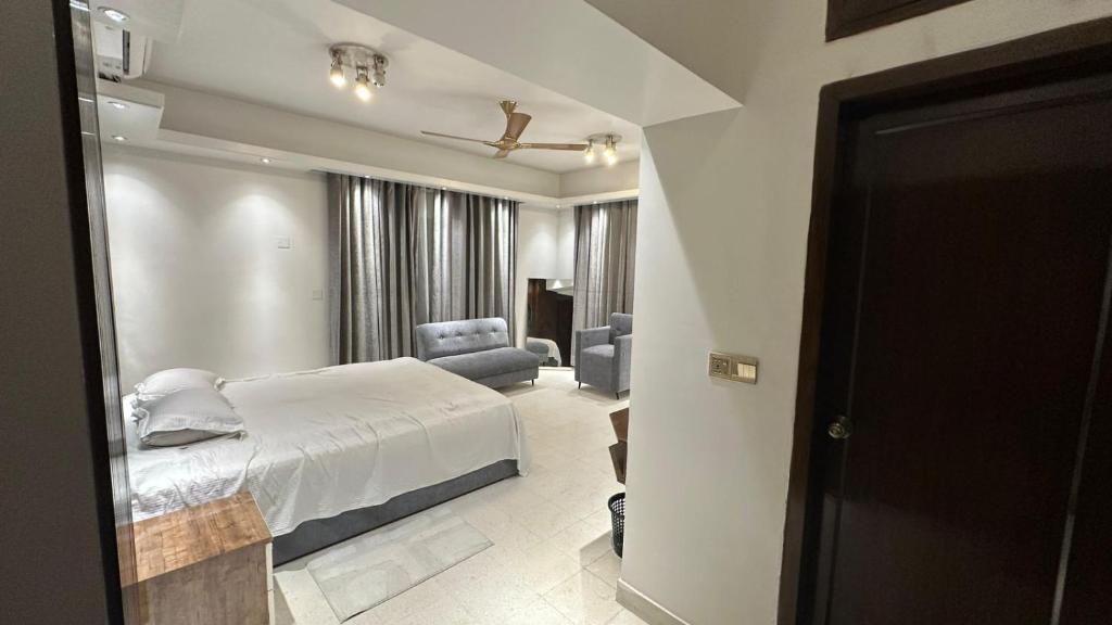Illustration of Luxury Studio Flat For Rent In Zone 1