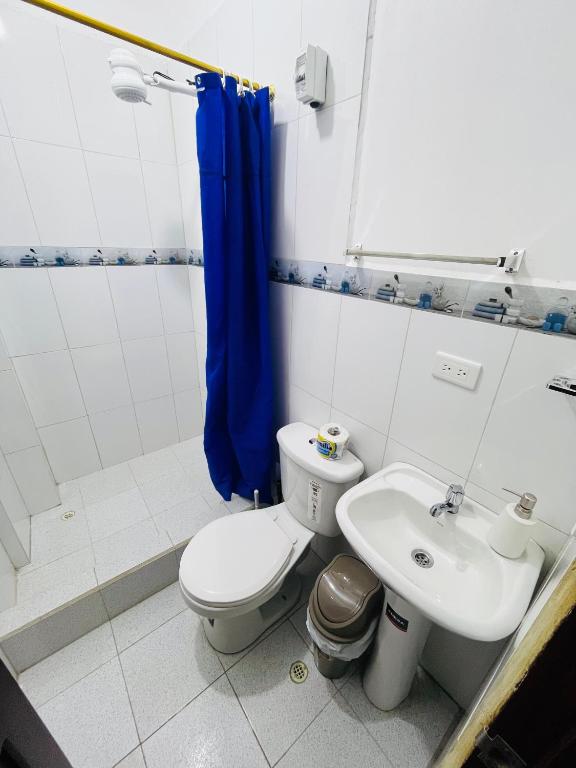 a bathroom with a toilet and a sink at Estancia agradable in Tena
