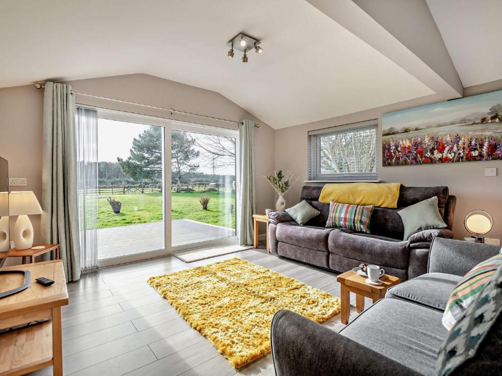 een woonkamer met een bank en een groot raam bij 2 Bed in St. Leonards 94272 in Saint Leonards