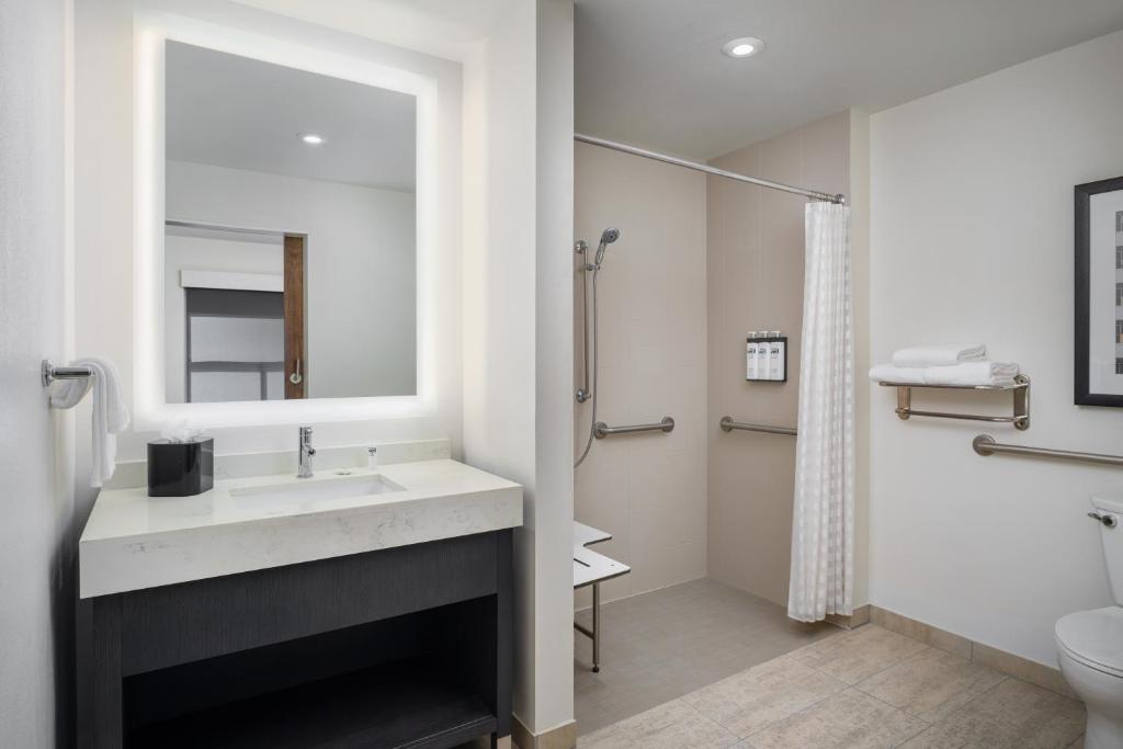 Hyatt House Austin/Downtown - 
