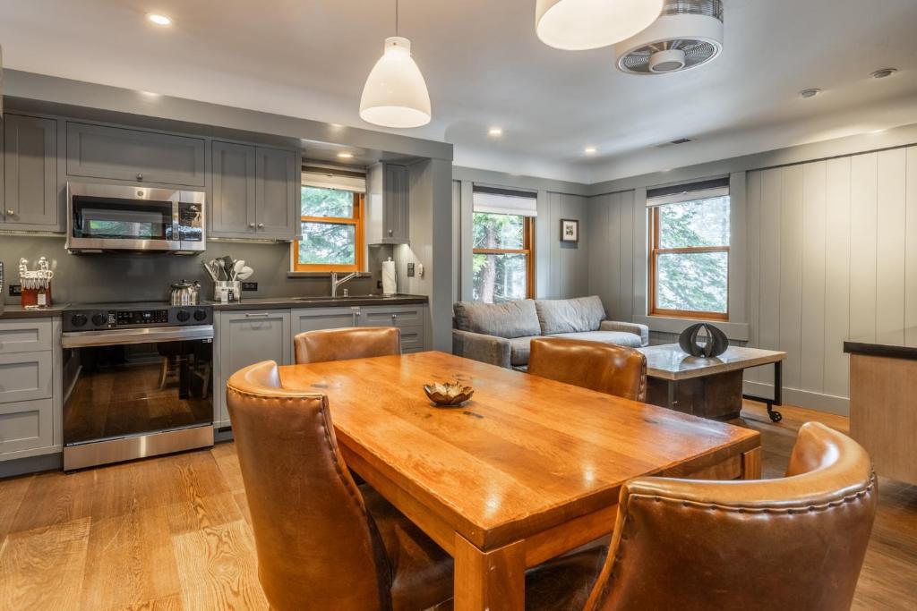 Gallery image of Cedar Crest-Stellars Jay Cottage 4 in Homewood