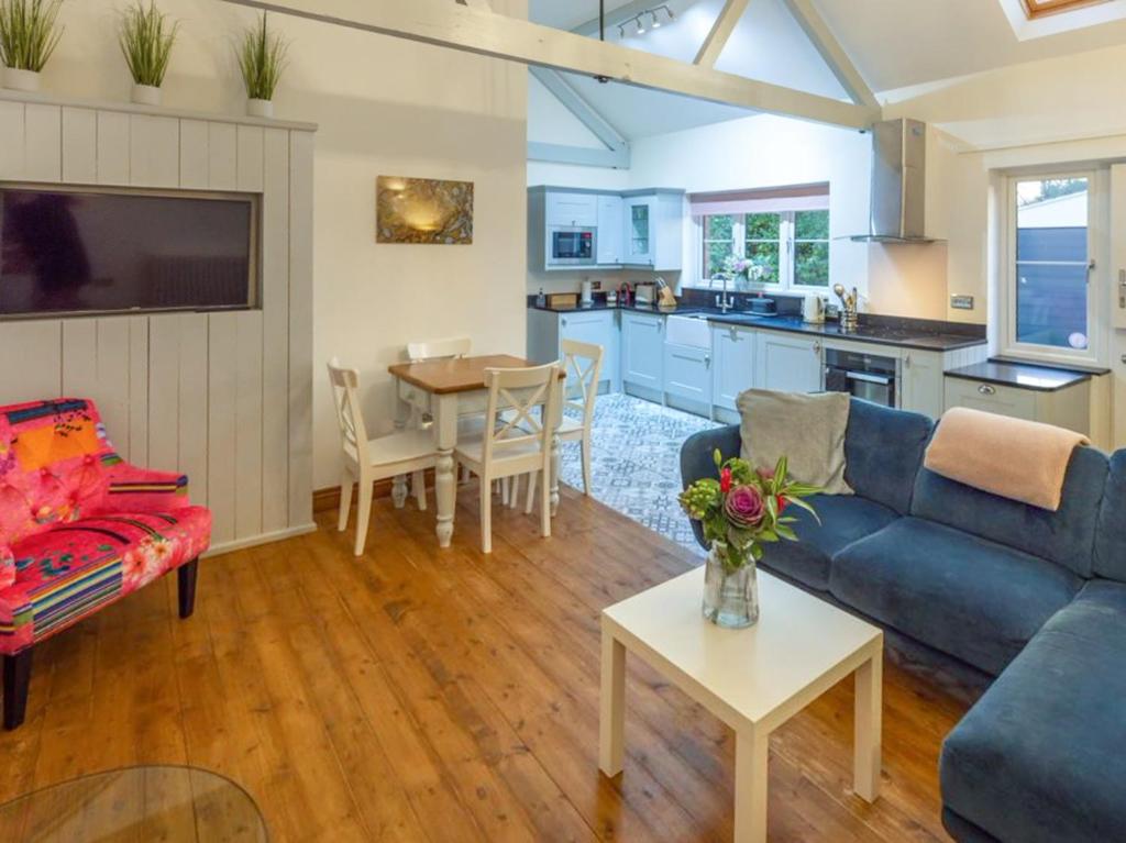 a living room with a couch and a table at 2 Bed in Stibbard 79993 in Stibbard