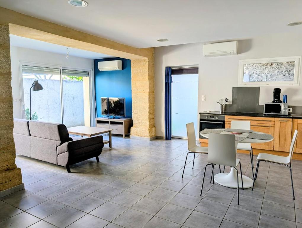 Kuchyň nebo kuchyňský kout v ubytování Charmante maison de village