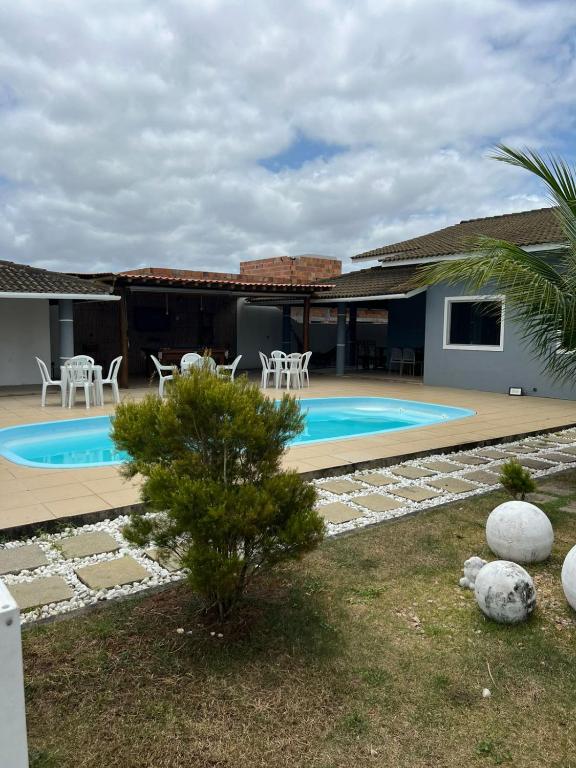 Bazén v ubytování Casa com piscina privativa condomínio , Barra do Jacuipe nebo v jeho okolí
