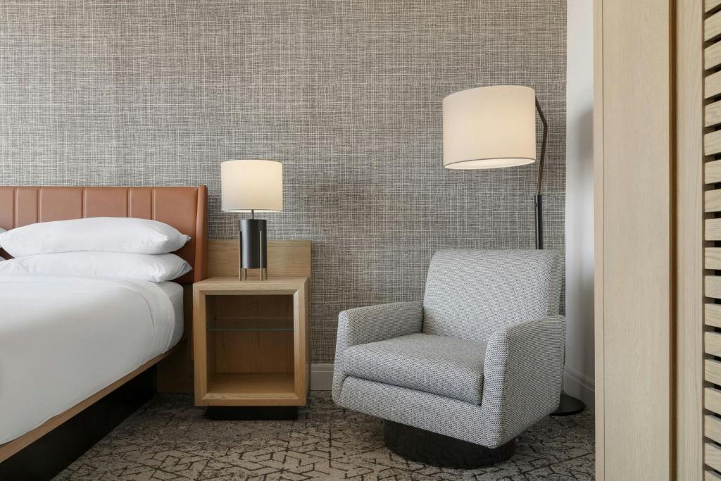 Sheraton Charlotte Hotel photo