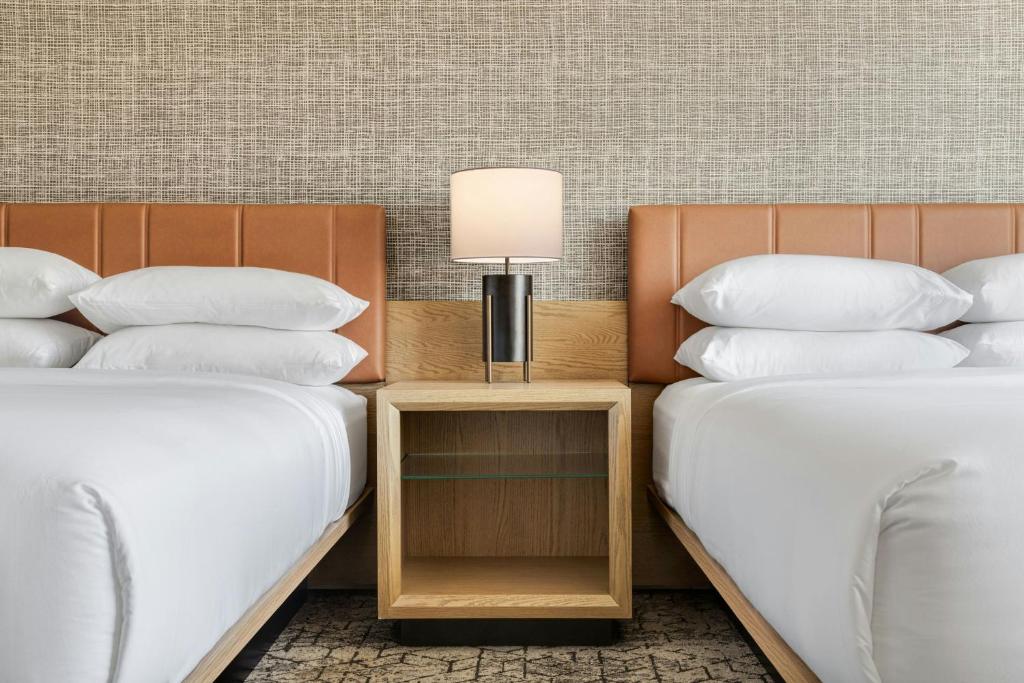 Sheraton Charlotte Hotel photo