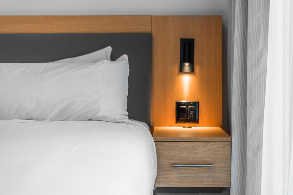 West Coast Suites at UBC - Resim 11