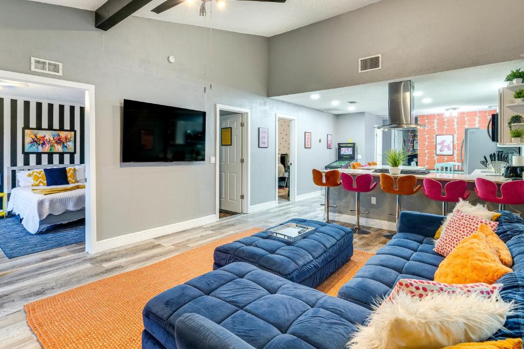 a living room with blue couches and a tv at 9 Mi to Legoland Family Gem with Games Galore! in Eagle Lake