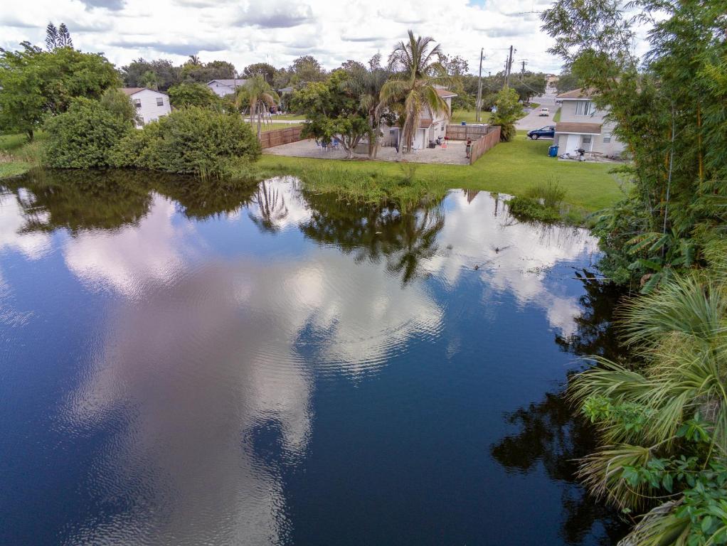 Lazy Cuckoo Inn - Sleek and Stylish Studio Apartments - Apartamento Con Vistas Al Lago