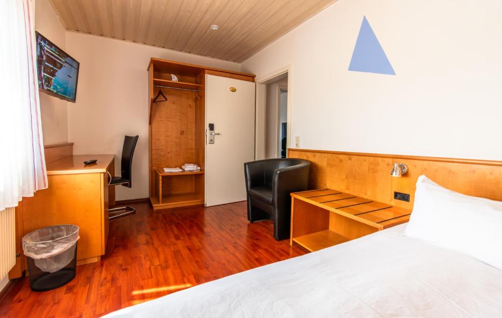 Hotel und Restaurant Nehrener Hof - Three-Bedroom Apartment