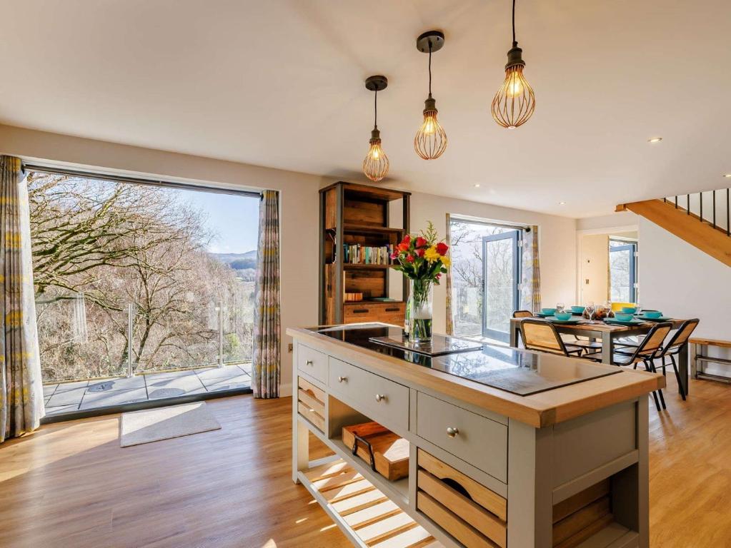 Fotografie z fotogalerie ubytování 3 Bed in Dolgellau 90805 v destinaci Llanelltyd