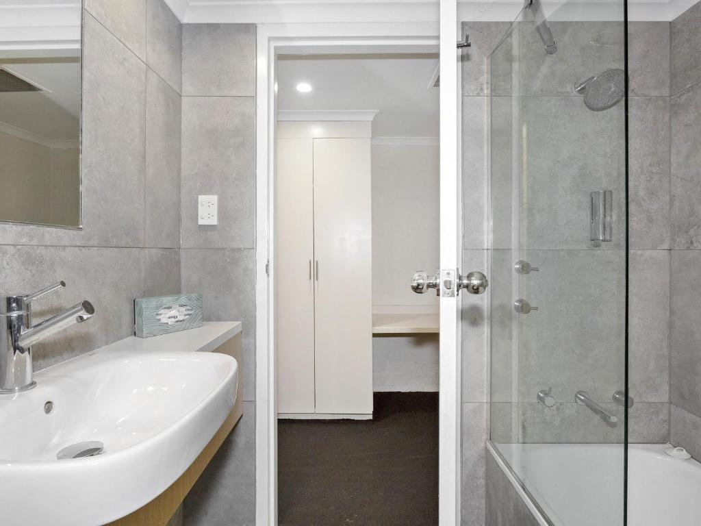 ibis Styles Canberra Eagle Hawk - Resim 20