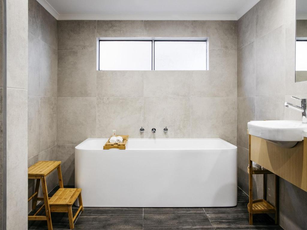 ibis Styles Canberra Eagle Hawk - Resim 31