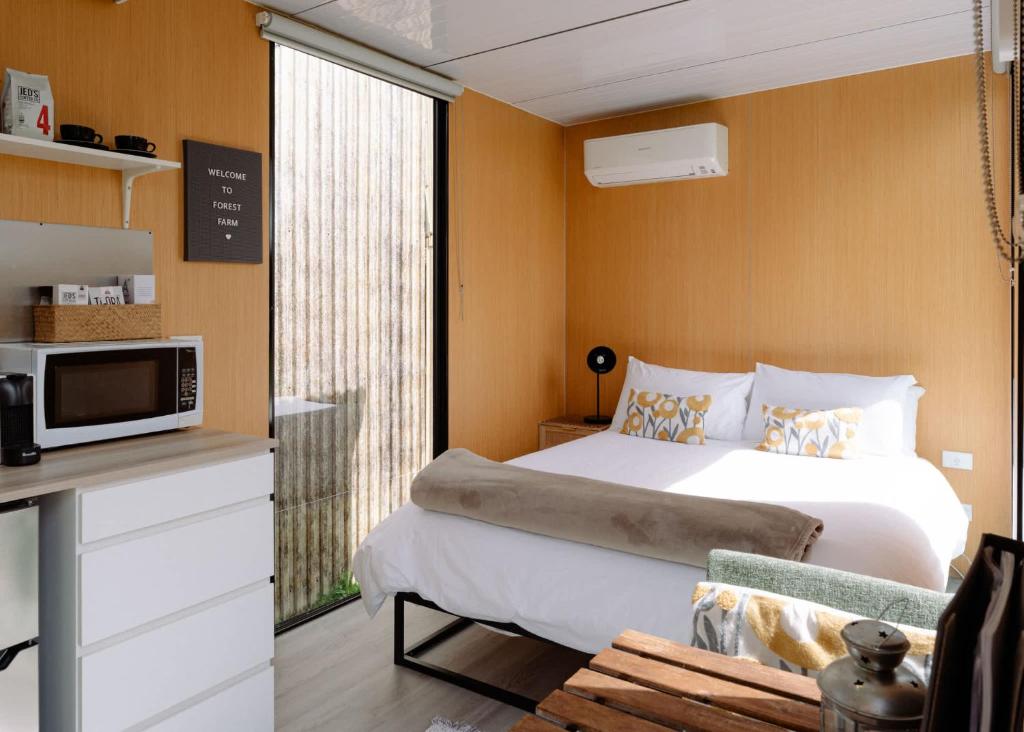 Forest Farm Tiny House by Tiny Away - Resim 4