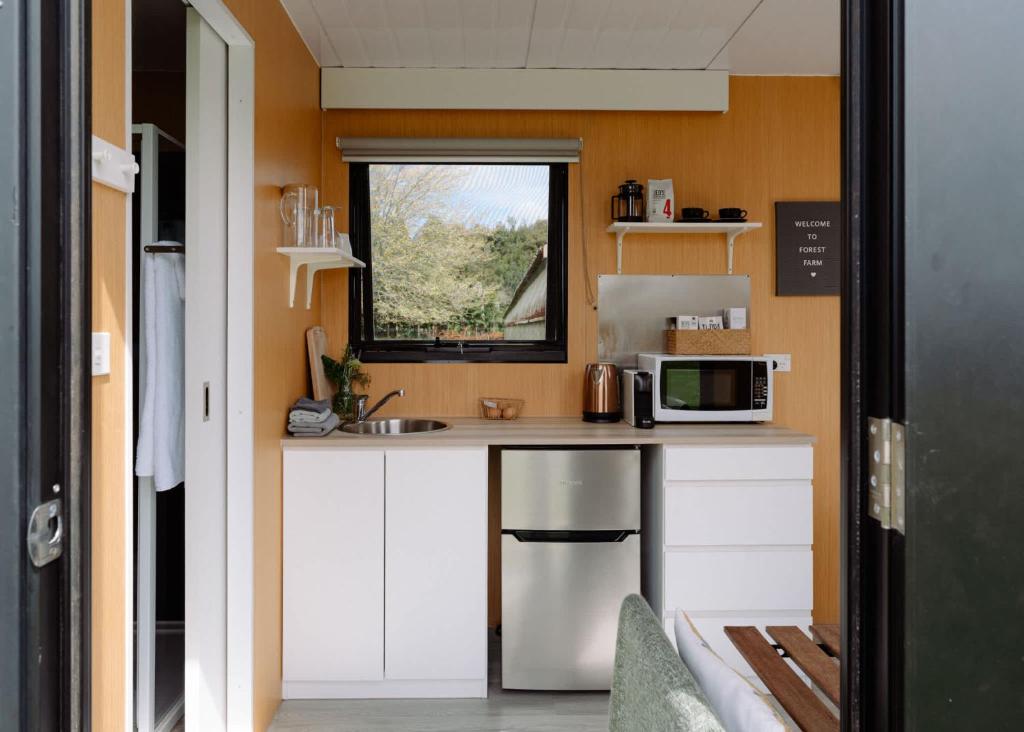 Forest Farm Tiny House by Tiny Away - Resim 5