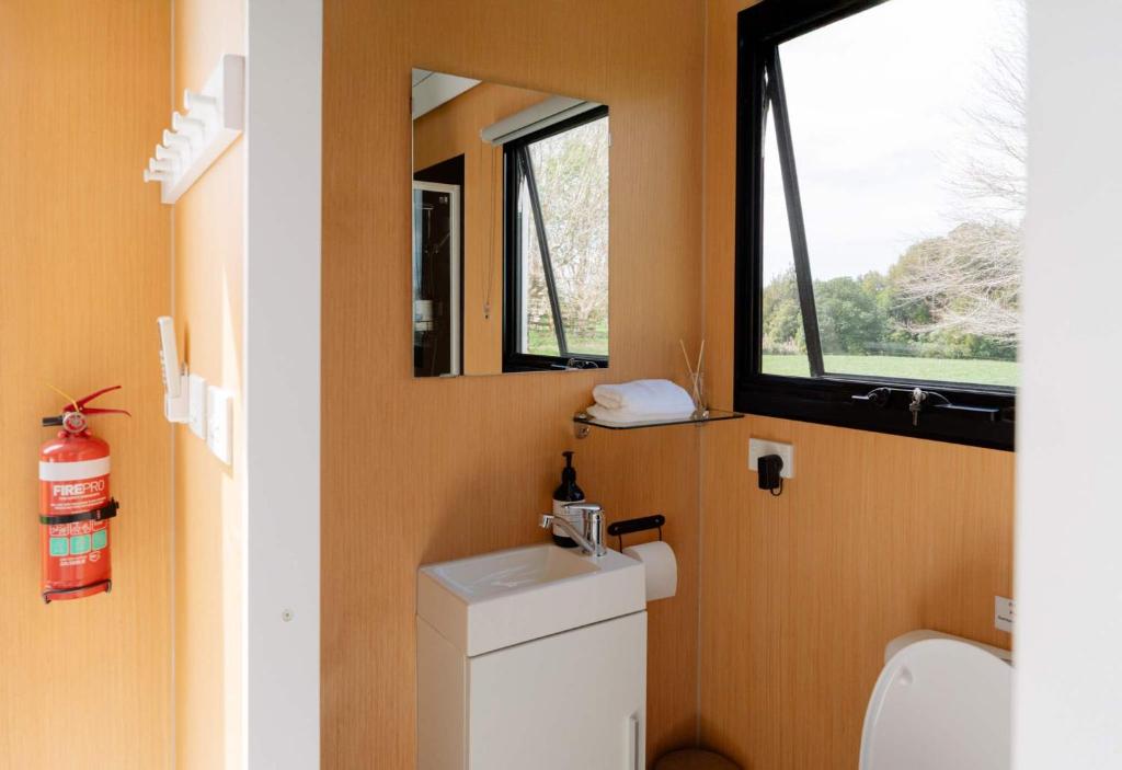 Forest Farm Tiny House by Tiny Away - Resim 13