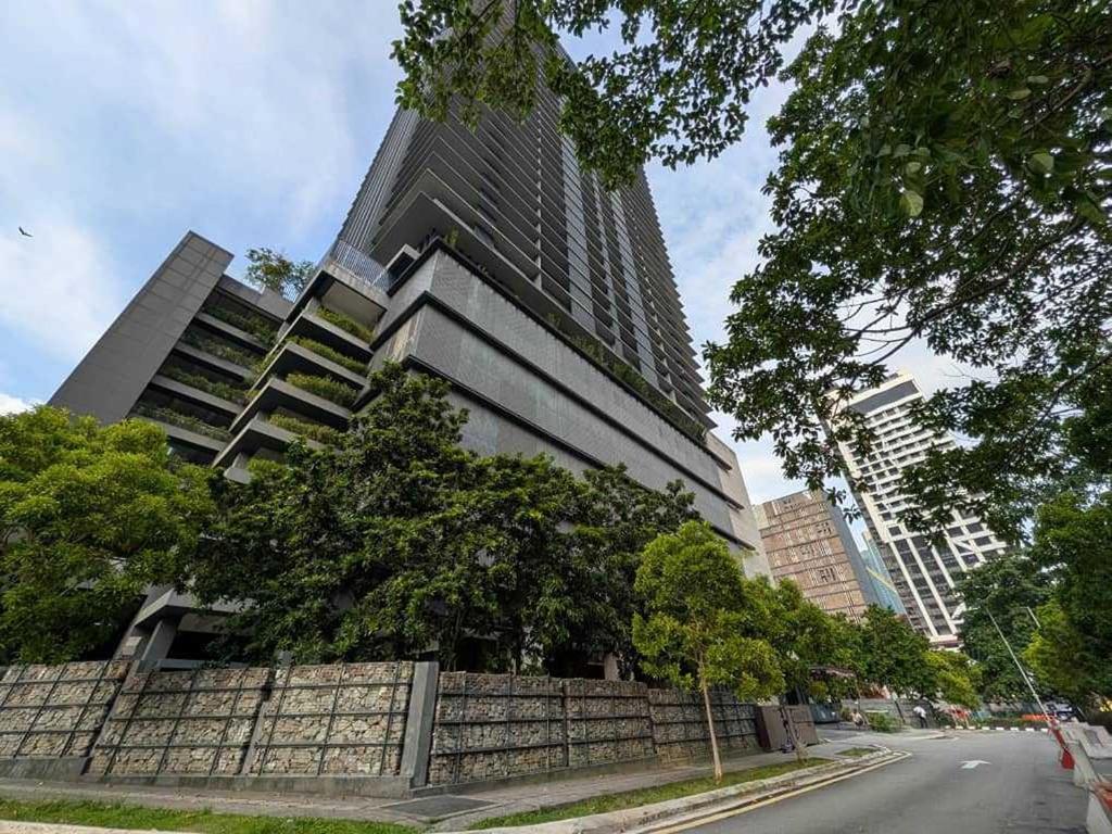 a tall building on the side of a city street at Leo Guesthouse in Kuala Lumpur