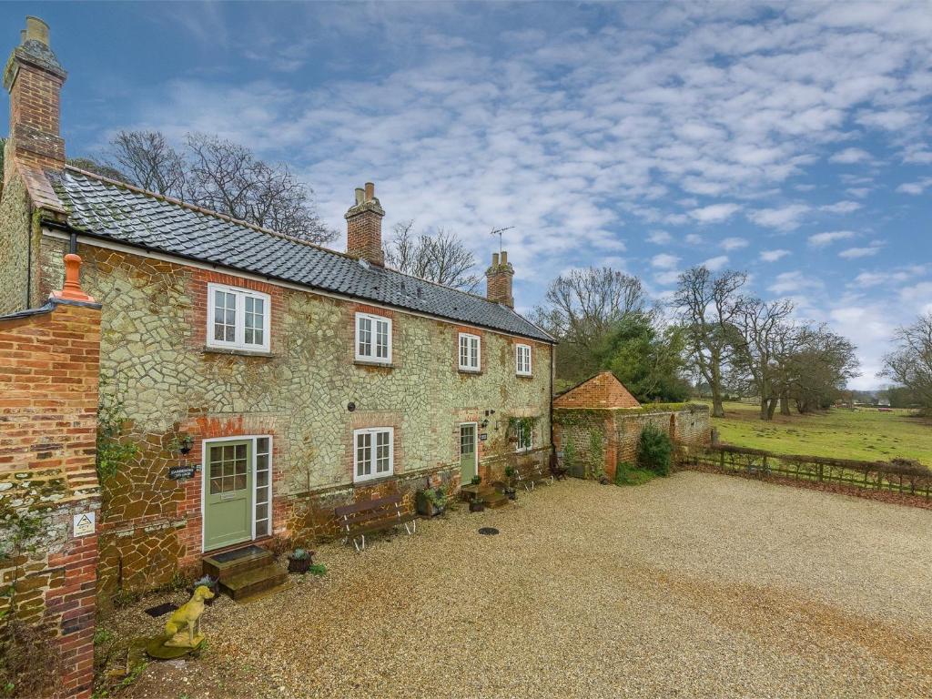 an old brick building with a yard in front of it at 2 Bed in Ingoldisthorpe KT074 in Ingoldisthorpe