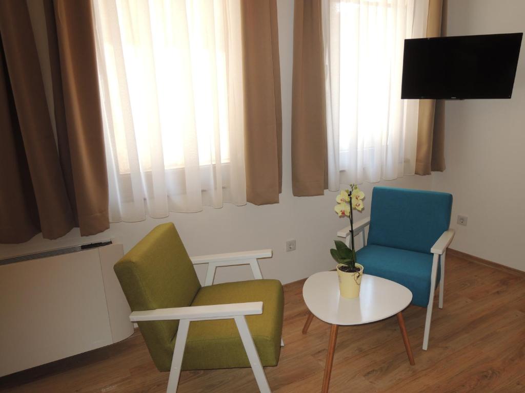 TV a/nebo společenská místnost v ubytování Hotel Logavina 8 Garage Parking