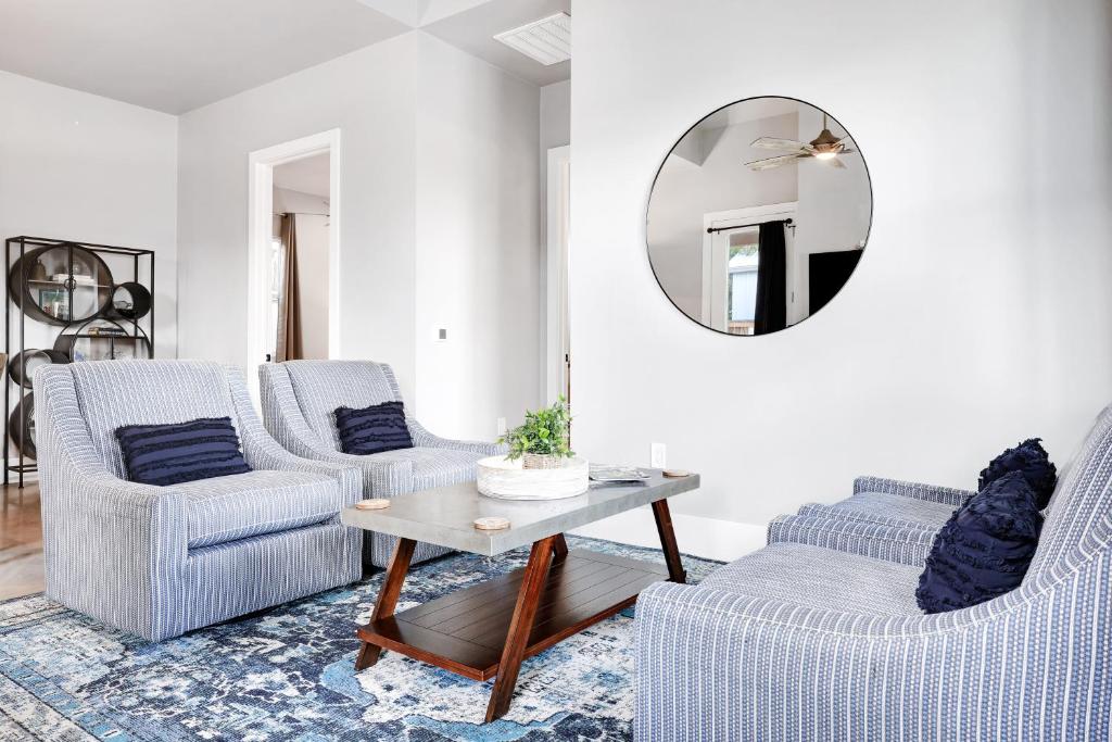 Χώρος καθιστικού στο Nueces - A Birdy Vacation Rental