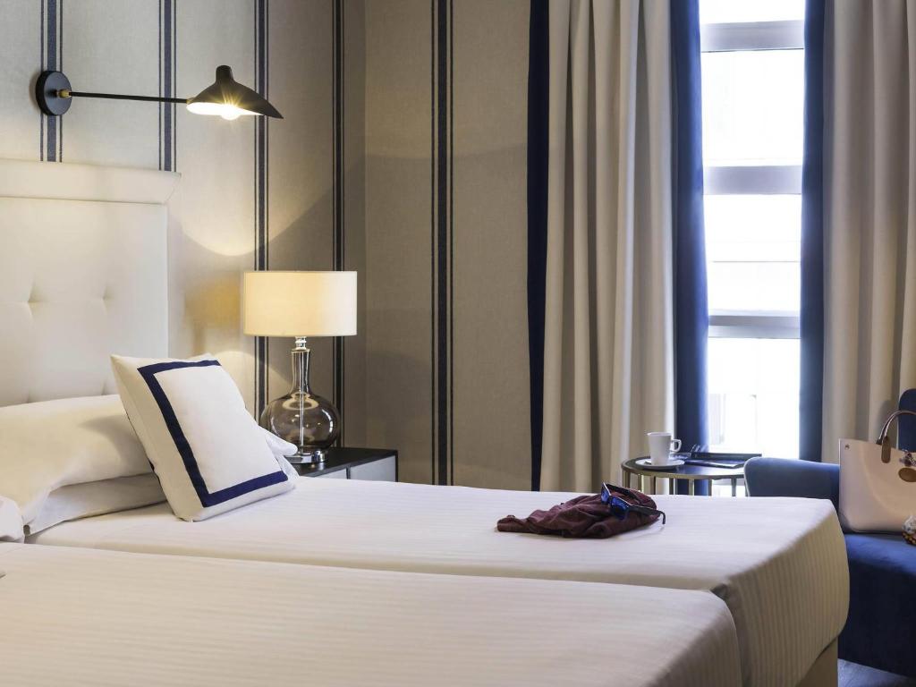 Hotel Mercure Jardines de Albia - Resim 11