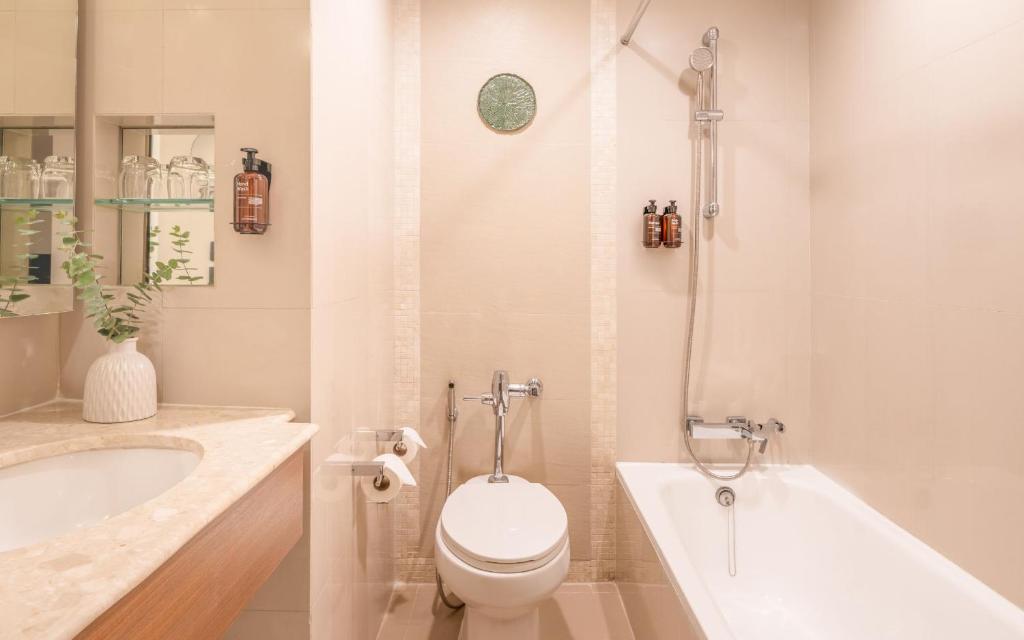 
1 Bedroom Suite 1 King
