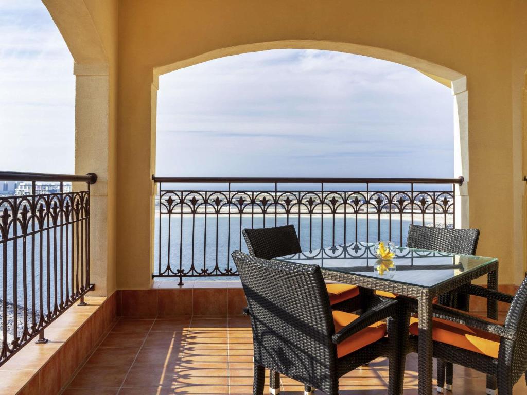 
Two-Bedroom Suite with One King and One Twin Bed
