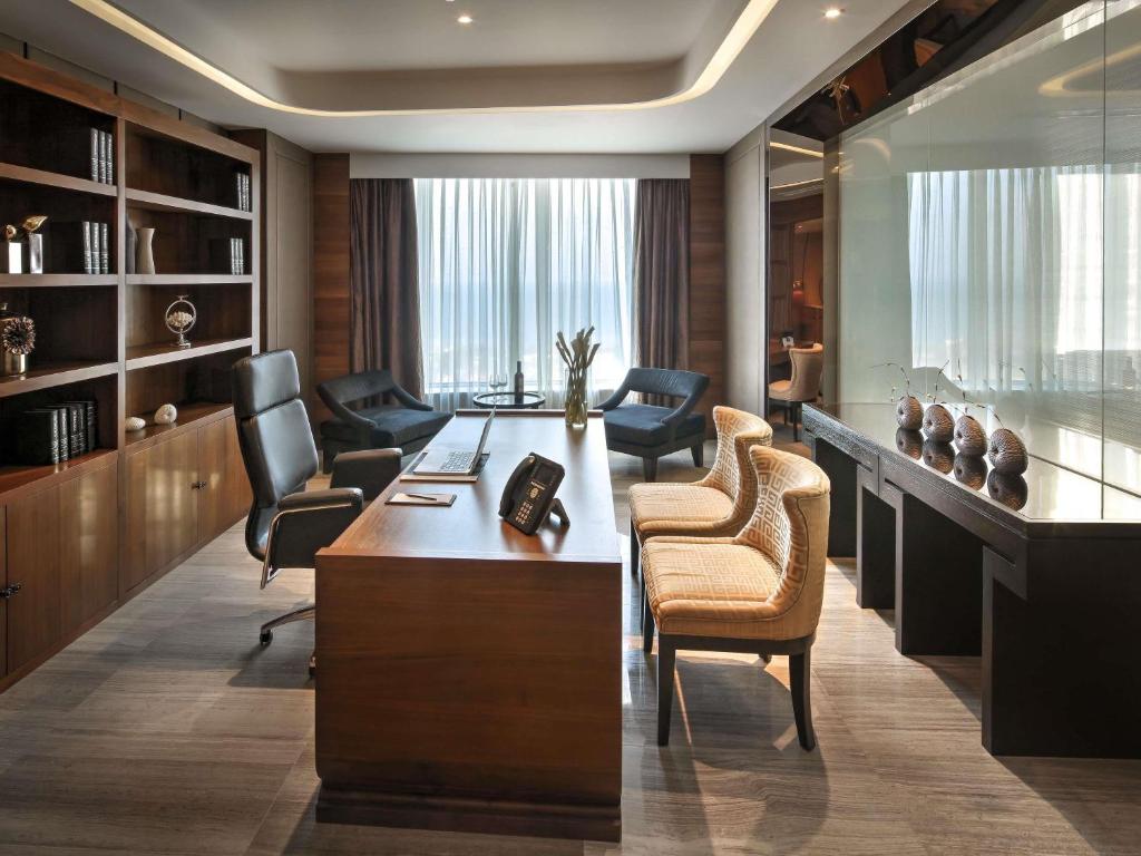 Suite Exclusive 2 Phòng Ngủ Có Phòng Xông Hơi Khô Và Quyền Sử Dụng Lounge