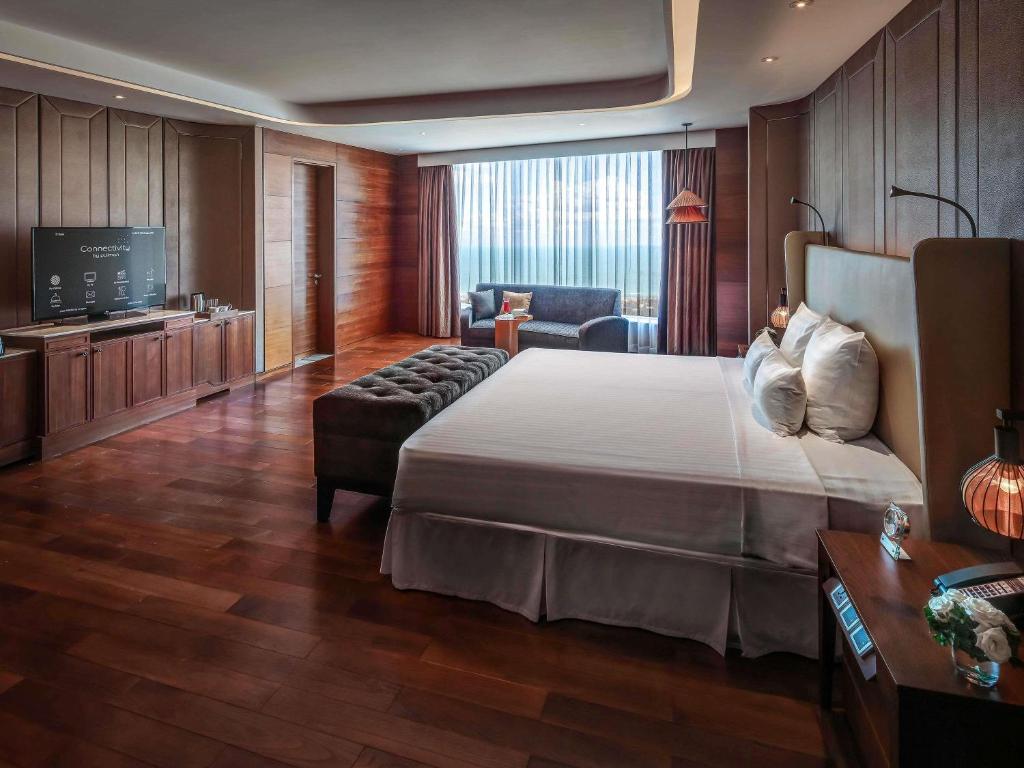 Suite 2 Phòng Ngủ Hạng Tổng Thống Có Bể Jacuzzi Và Quyền Sử Dụng Lounge
