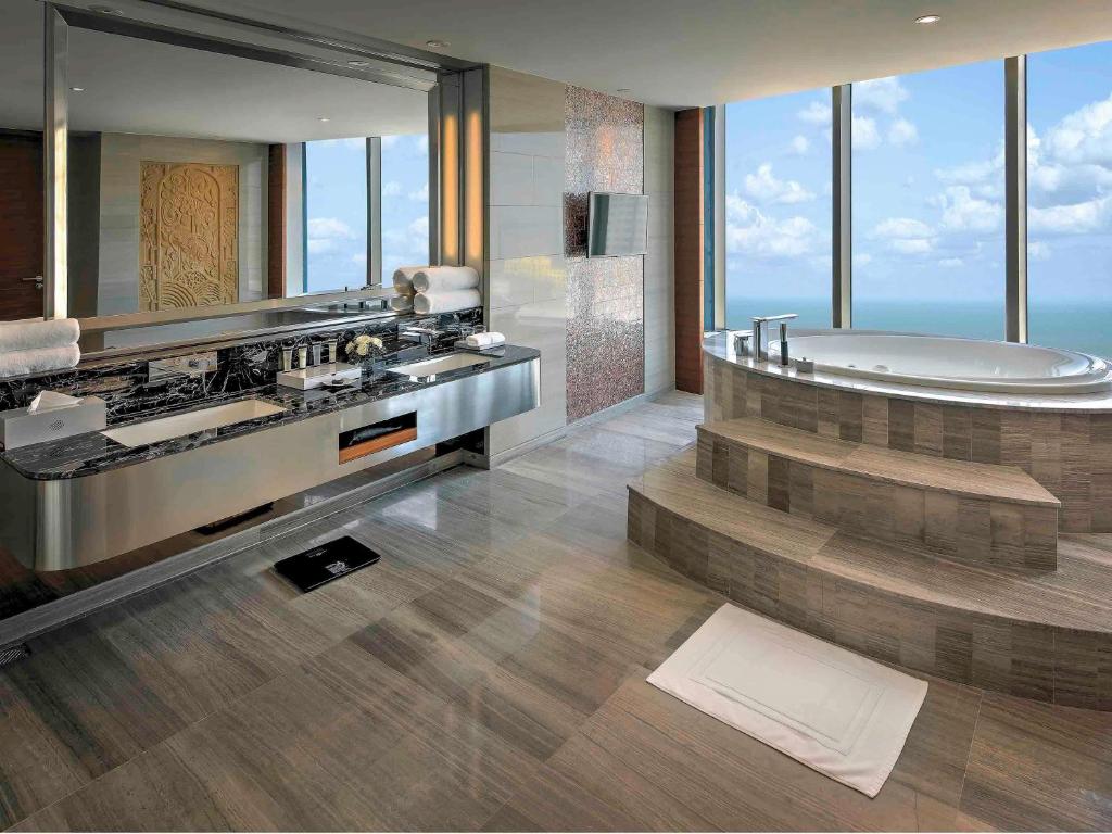 Suite 2 Phòng Ngủ Hạng Tổng Thống Có Bể Jacuzzi Và Quyền Sử Dụng Lounge