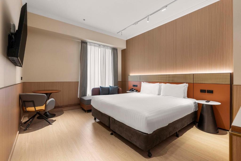 
Superior King or Twin
