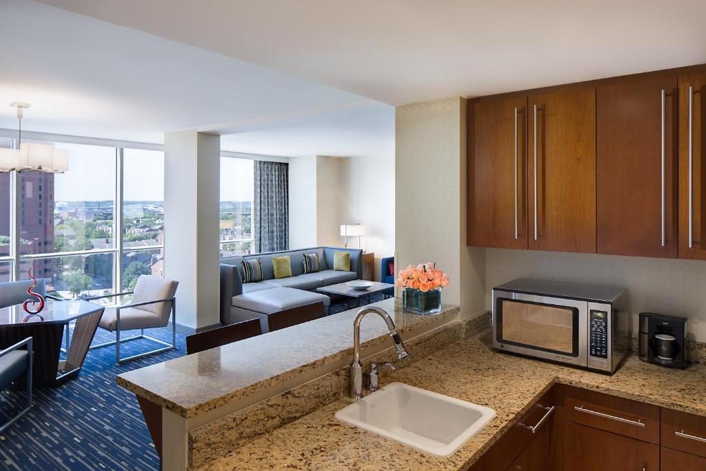 Hyatt Regency Baltimore - Premier Suite With City View