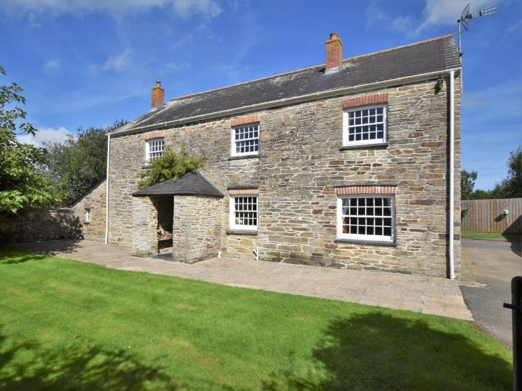 an old brick house with a grass yard at 5 Bed in Padstow TBART in Saint Issey