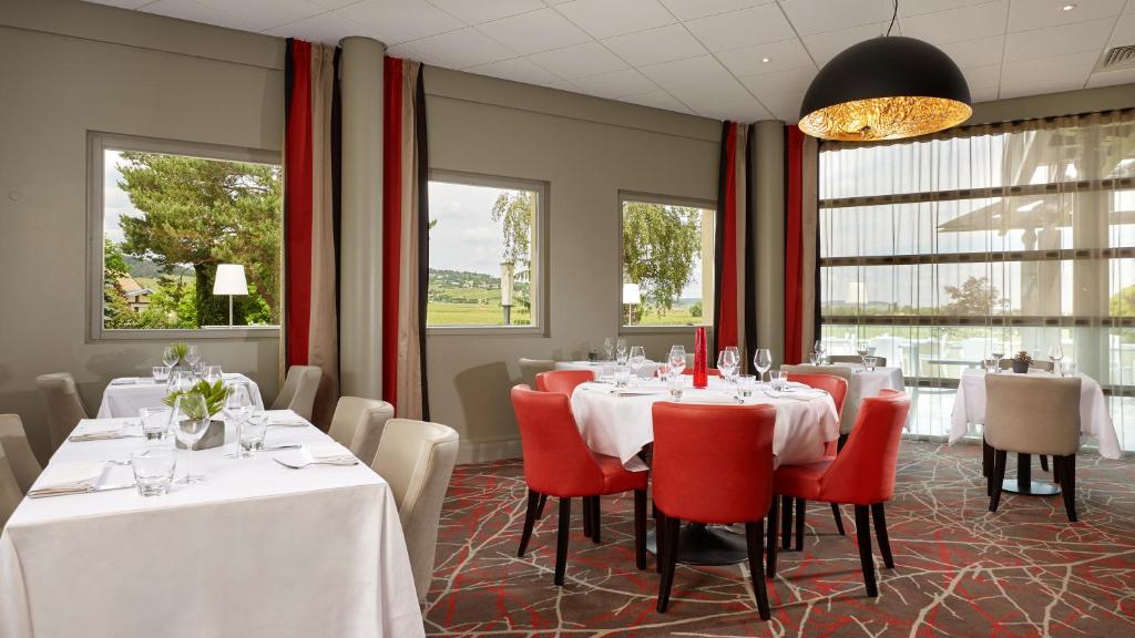 Restaurace v ubytování Kyriad Prestige Beaune le Panorama