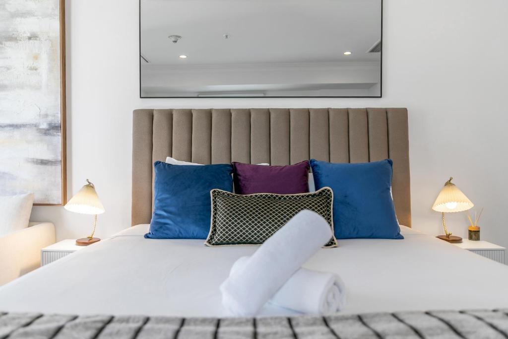 Sky Tower View with Rooftop Pool! - Resim 14