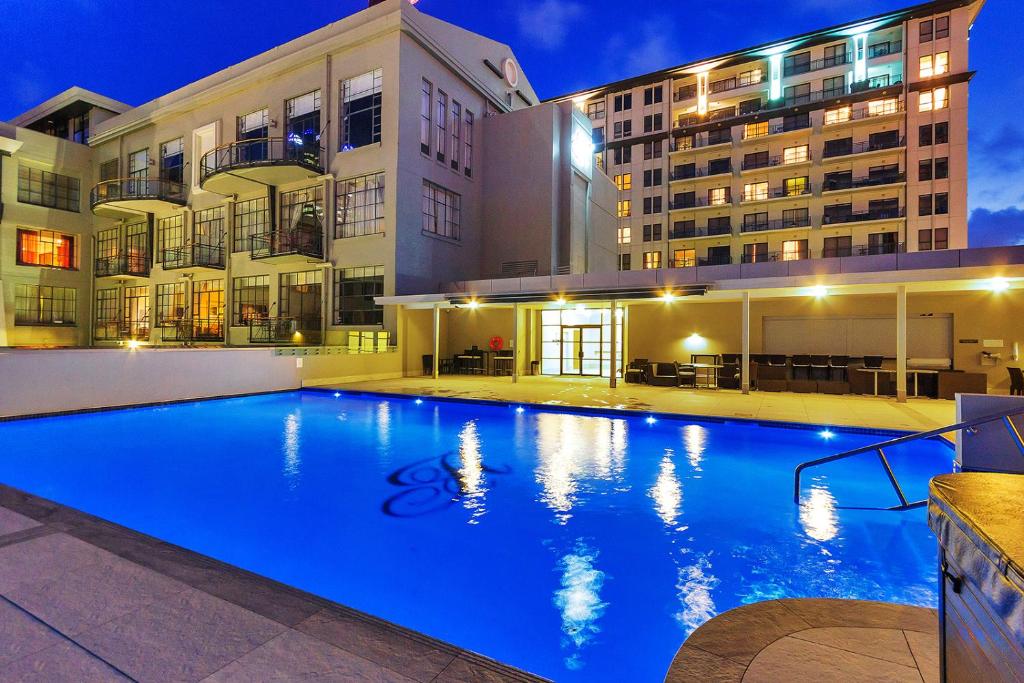 Sky Tower View with Rooftop Pool! - Resim 23